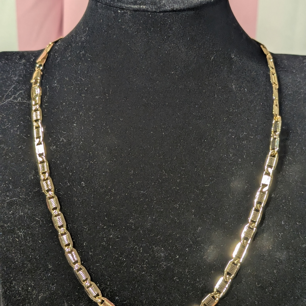 Elegant Gold Necklace